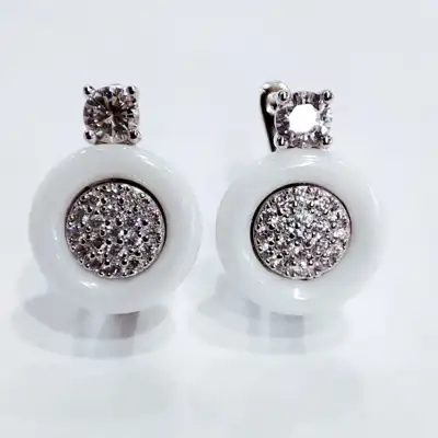 Сережки CZ Ceramic, з білою керамікою та Фіанітами, арт. А12009 — срібна прикраса